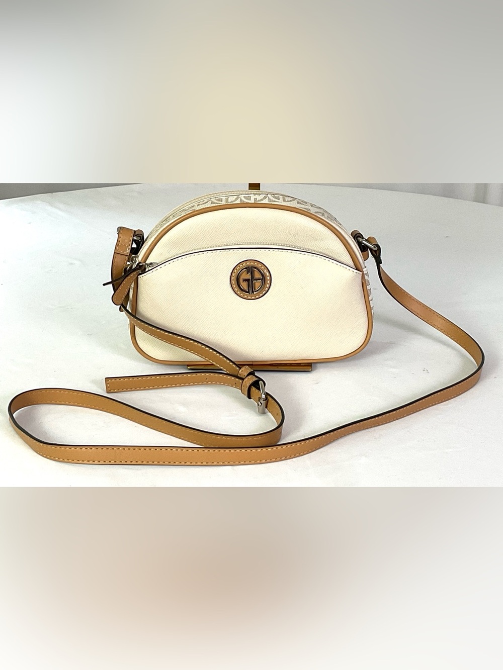 NWOT-Giani Bernini-small dome shaped, structured, faux leather, Crossbody bag